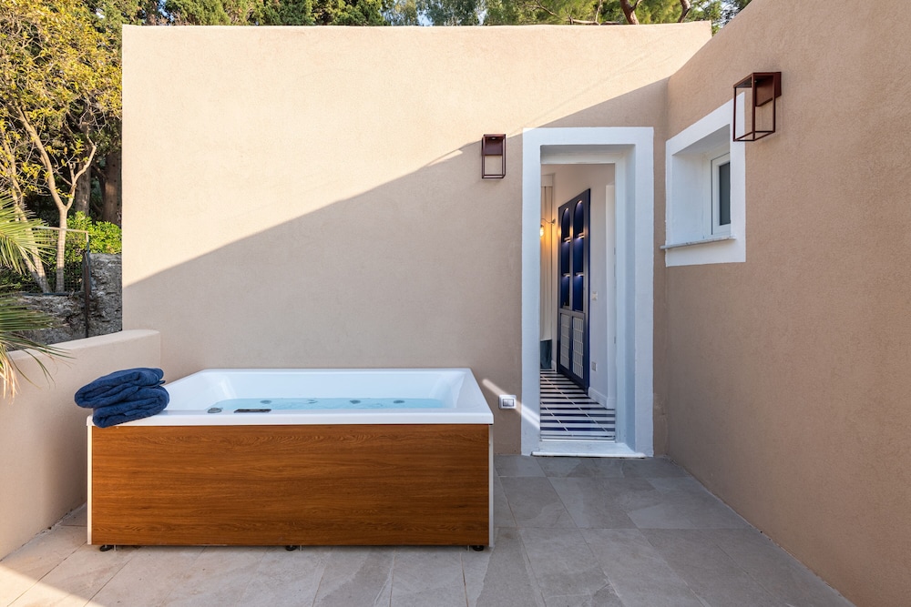Executive Studio Suite, Terrace, Partial Sea View