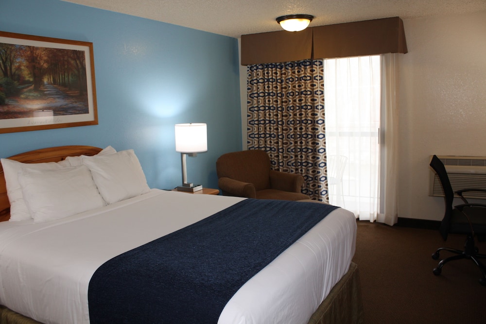 Room, 1 Queen Bed, Non Smoking (River View) - Photo 2