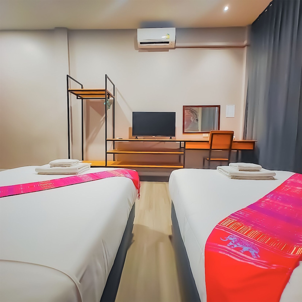 Deluxe Double or Twin Room - Photo 12