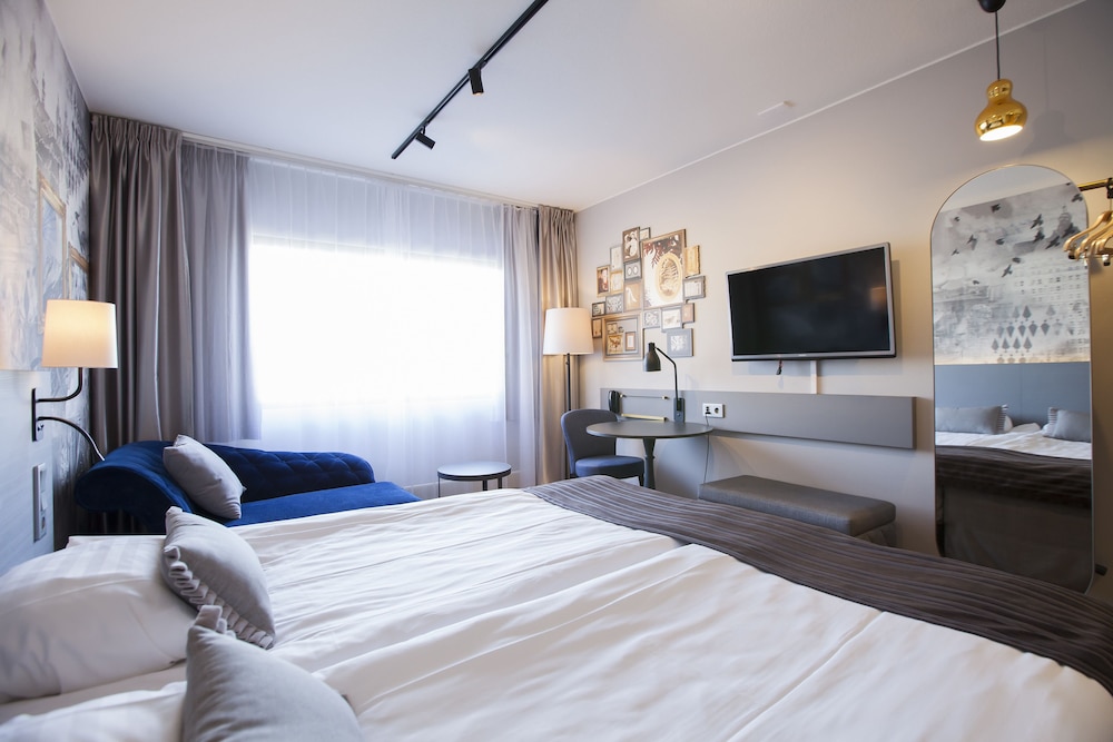 Standard Room, 1 King Bed photo 2