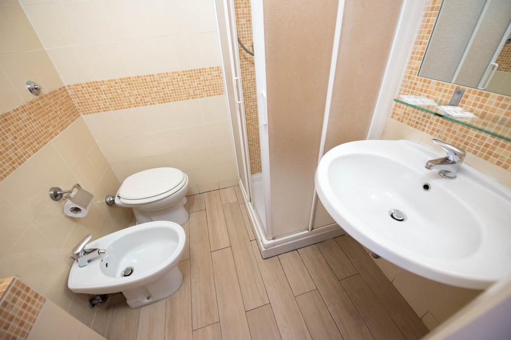 Double Room - Photo 11