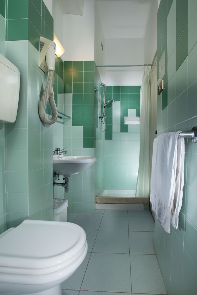 Classic Triple Room, Balcony - Photo 9