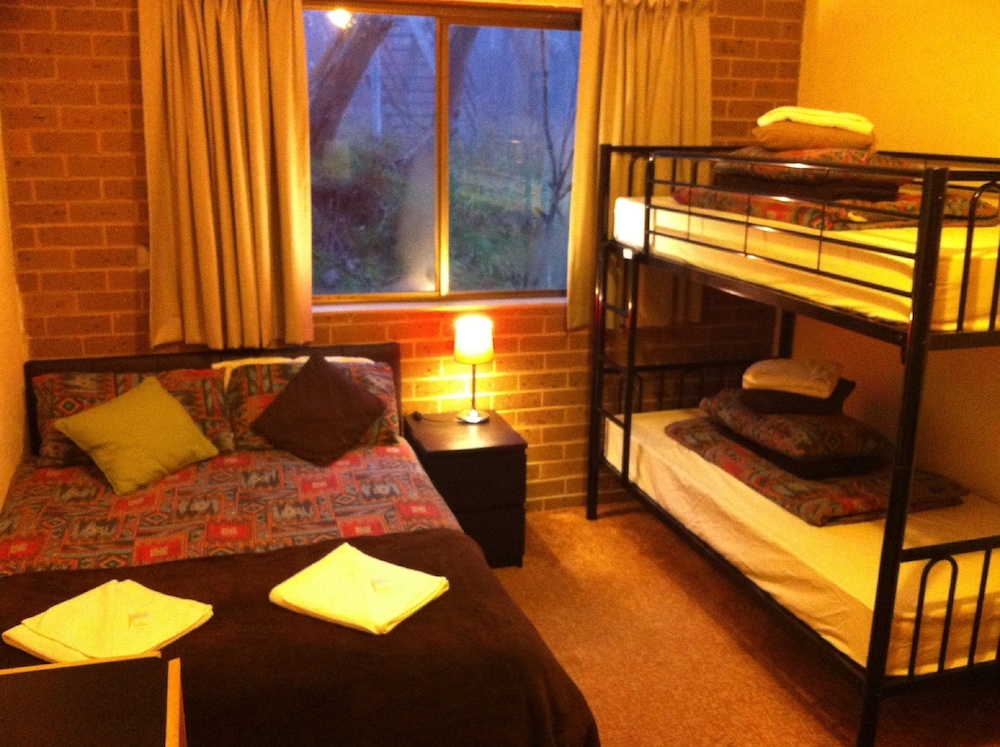 Bunk Room (Shared Bathroom) photo 1
