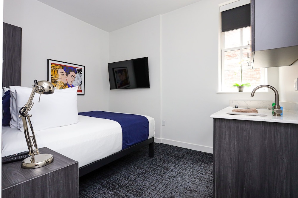 Standard Room (3rd Floor - #303) photo 1