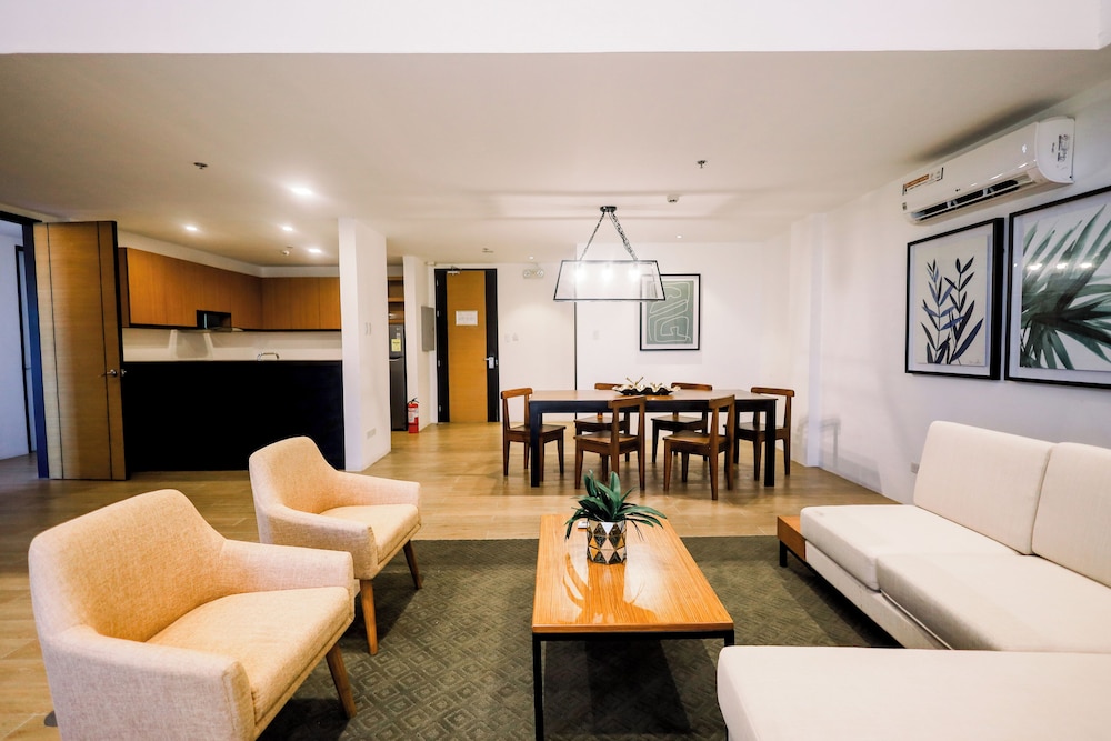 Junior Penthouse photo 2