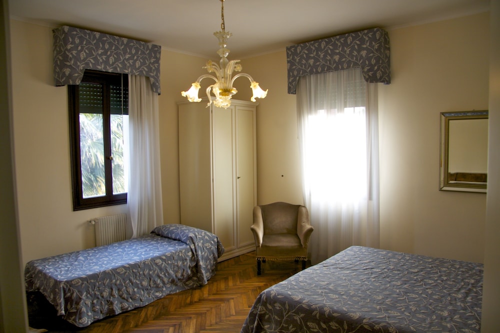 Quadruple Room with External Private Bathroom) photo 3