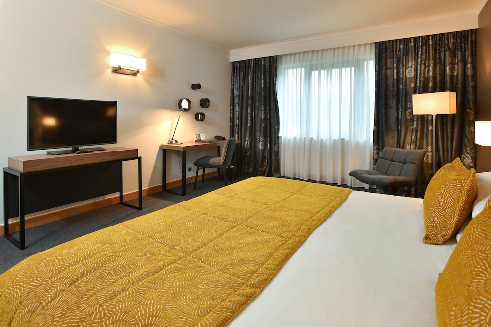 Superior Double or Twin Room, Bathtub photo 3