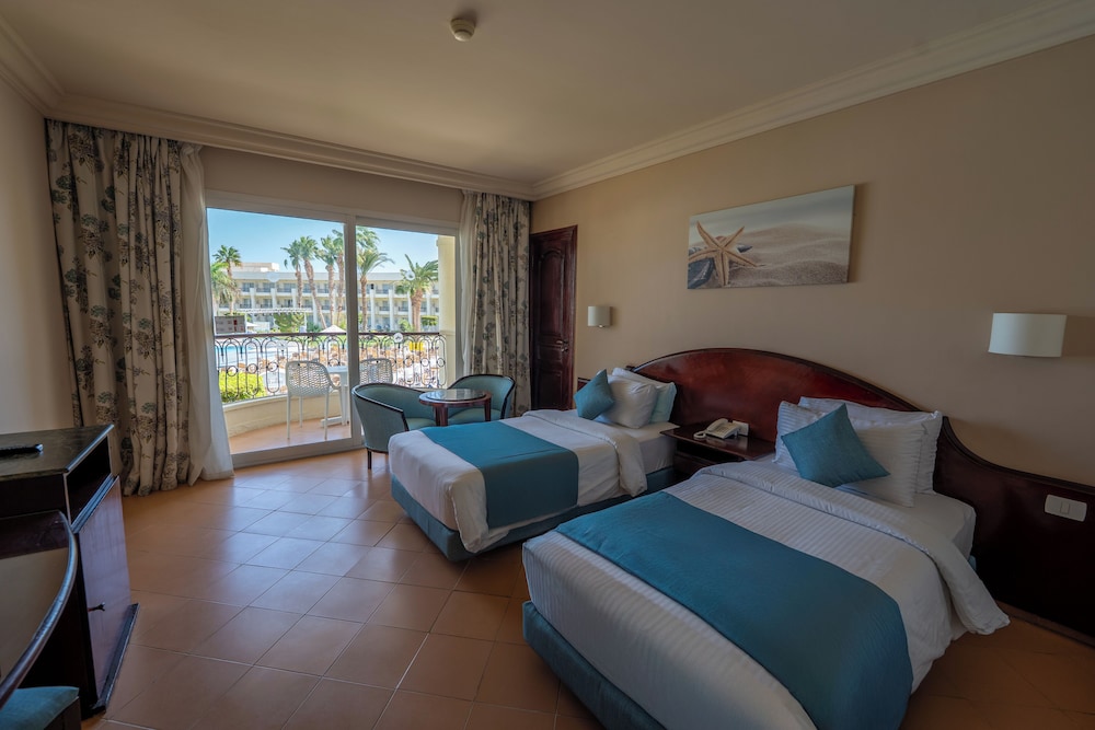 Superior Room, Pool View (Queen or Twin)