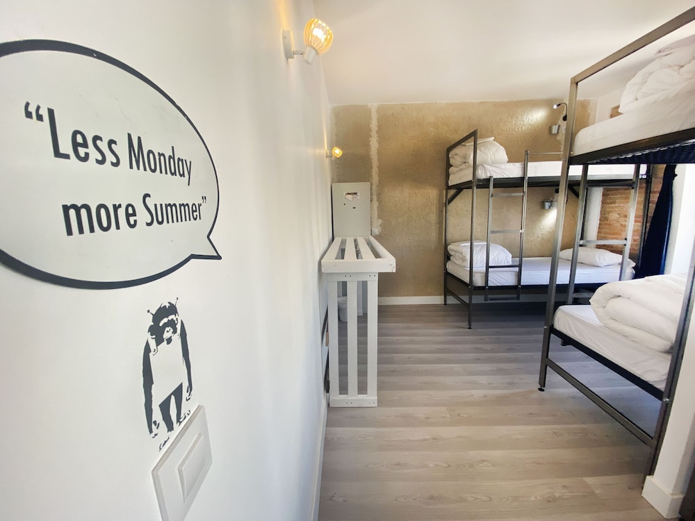 Dormitorio Compartido Estándar, Dormitorio Mixto