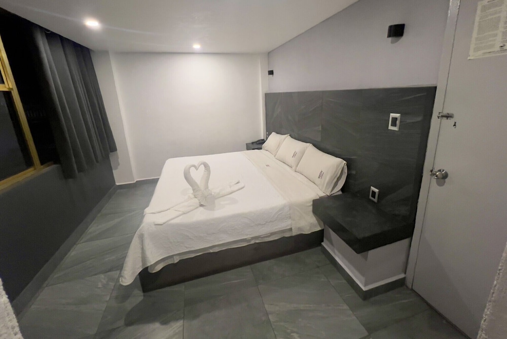 Basic Room, 1 Queen Bed