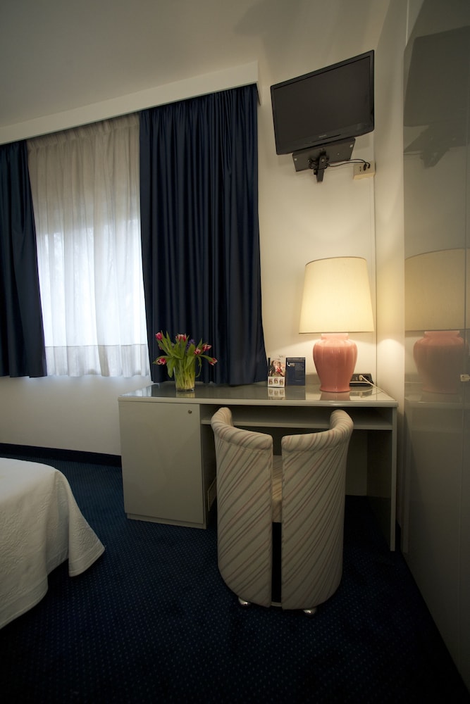 Basic Double Room Single Use - Photo 2