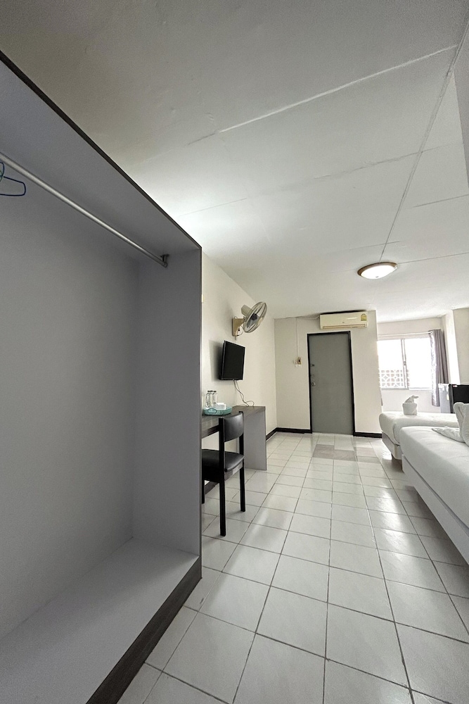 Deluxe Double + Single Bed - Photo 2