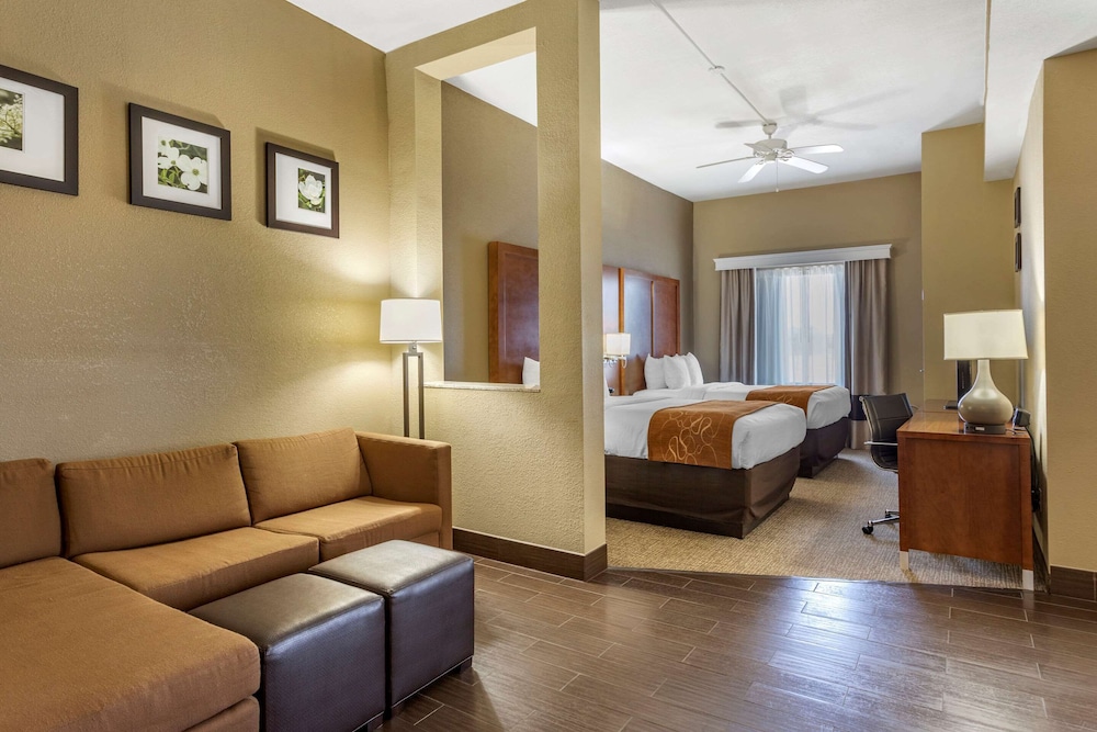 Suite, Non Smoking (2 Queen Beds, Efficiency) photo 1