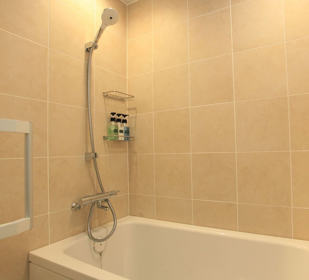 Premium Twin Room, Non Smoking - Photo 4