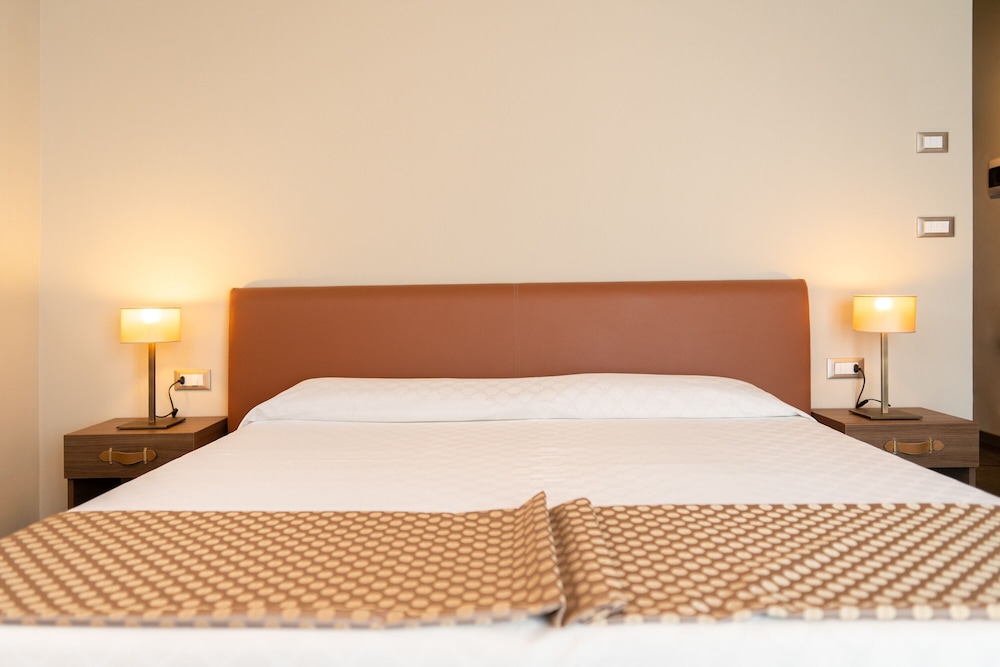 Deluxe Double Room, Balcony - Photo 3