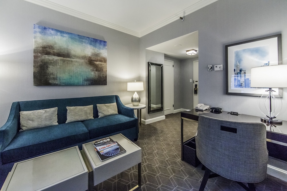 Suite, 1 King Bed with Sofa bed, City View (1 Bedroom) - Photo 3