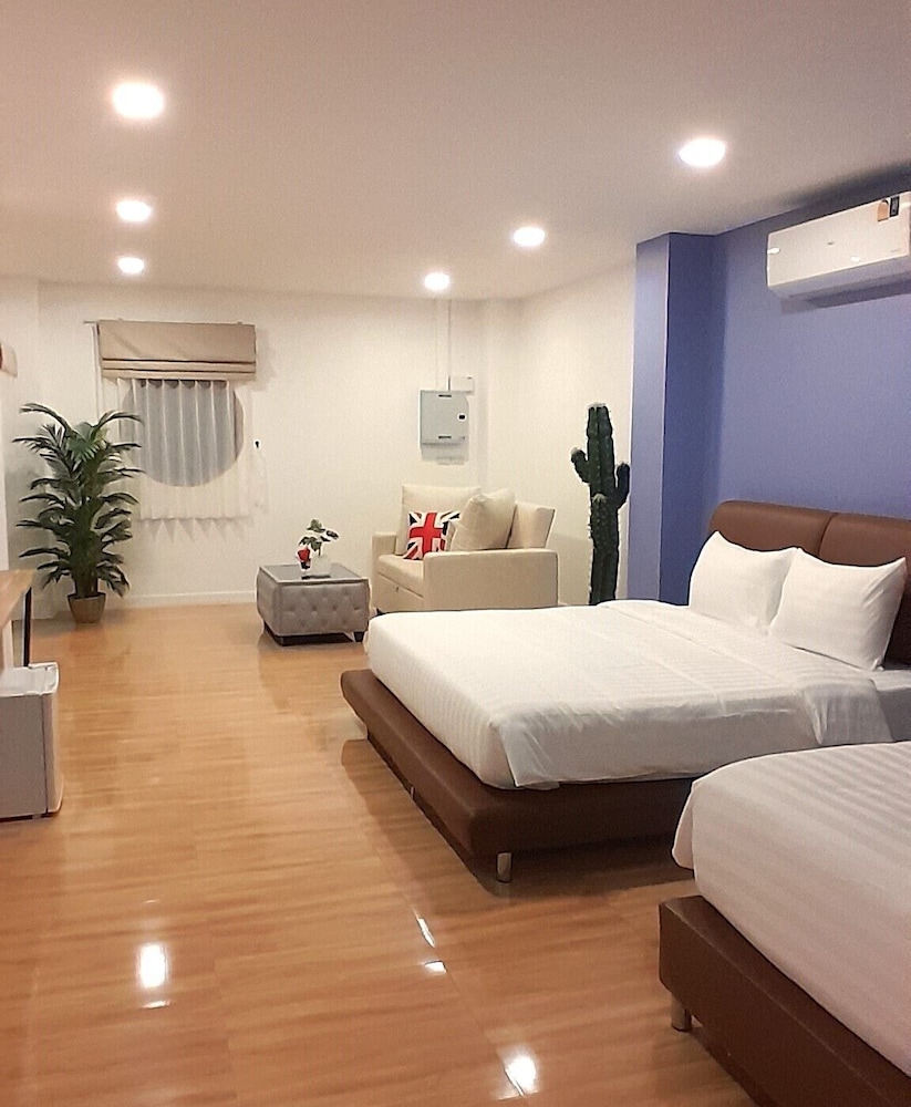 Family Studio, Balcony