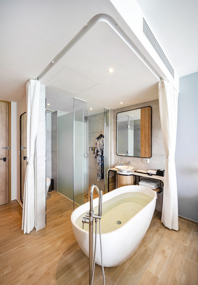 Premier Signature Ocean View King - Photo 2