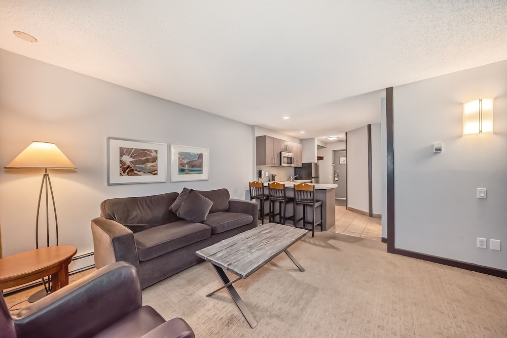 Suite, 1 Bedroom - Photo 1