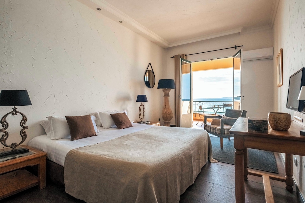 Deluxe Room, Sea Facing, Terrace photo 2