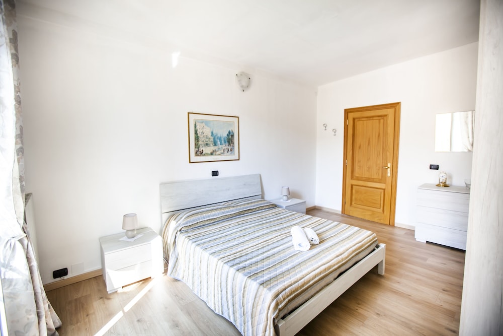 Traditional Apartment photo 1