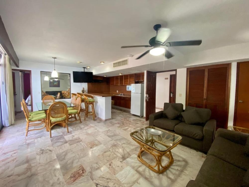 2 Bedroom Suite Oceanfront - Photo 13