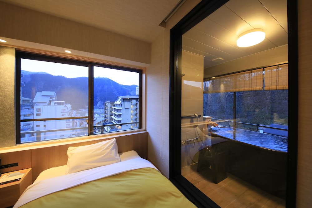 Japanese-Western style room with hot spring bath - Photo 4