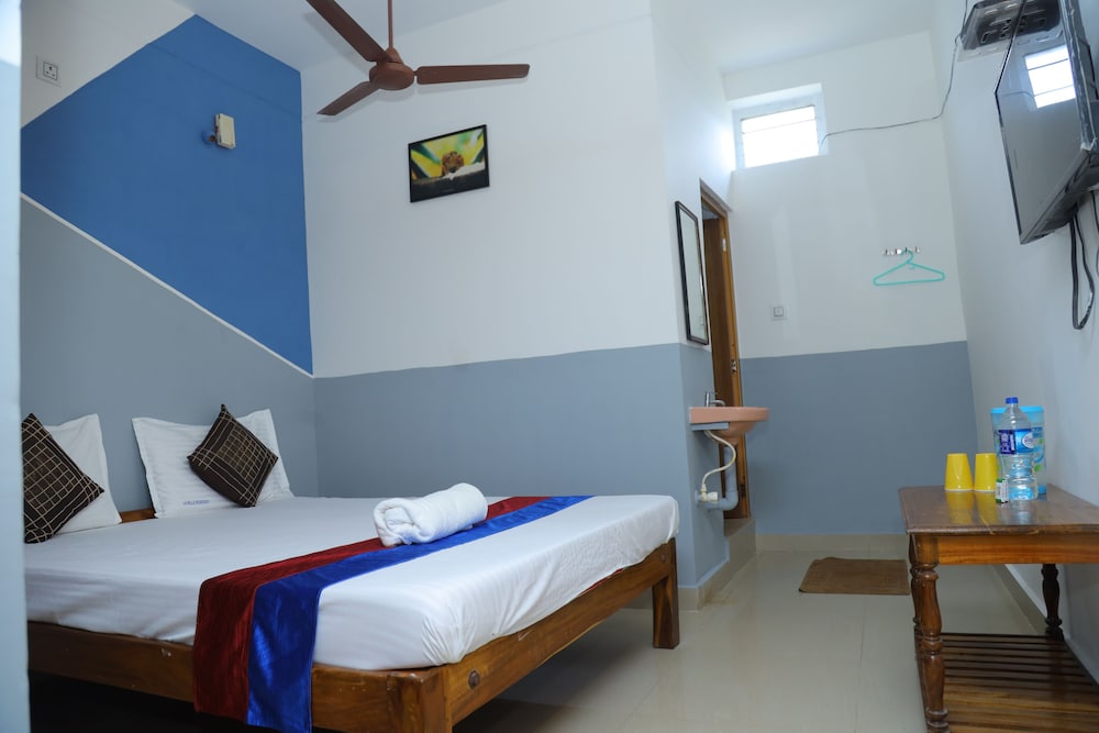 Economy Room, 1 Queen Bed photo 1