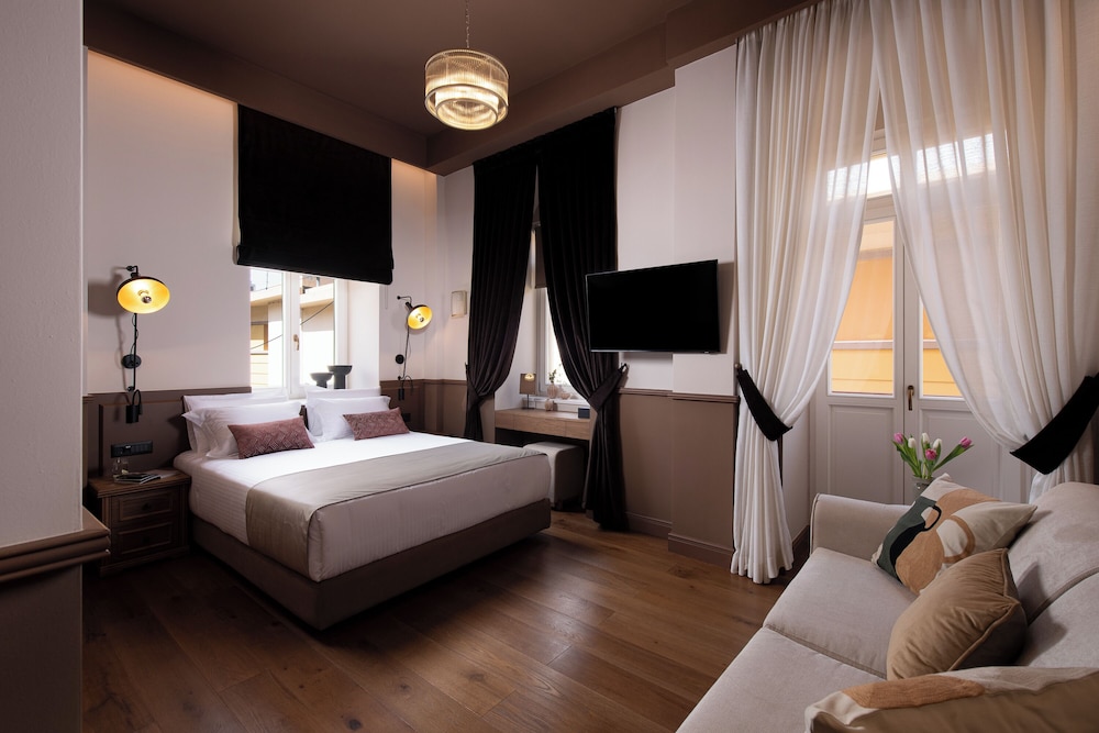 Junior Suite with Street View