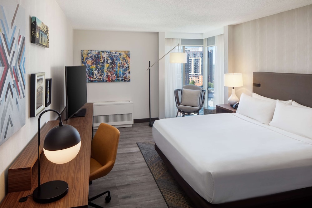 One Bedroom Suite, 1 King Bed, Accessible (Mobility & Hearing, Roll-in Shower) Kitchenette
