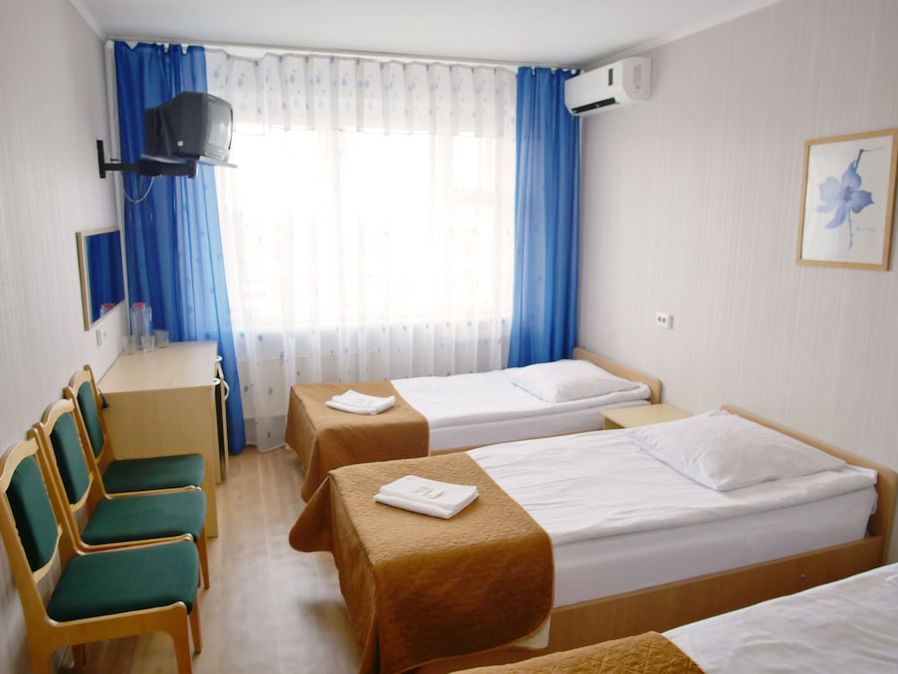 Economy Quadruple Room photo 2