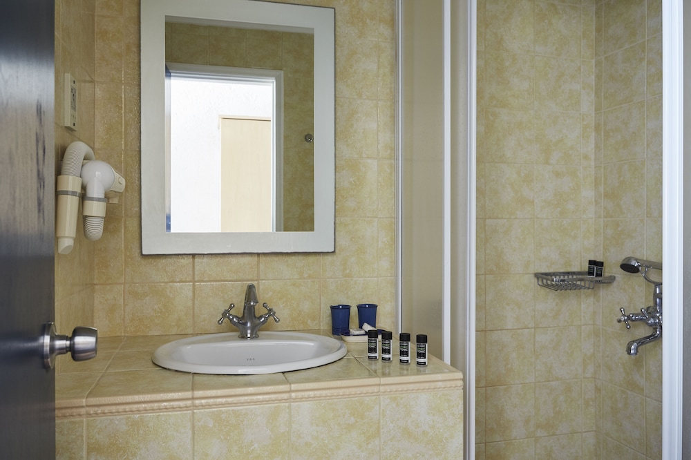 Double or Twin Room, Partial Sea View photo 2