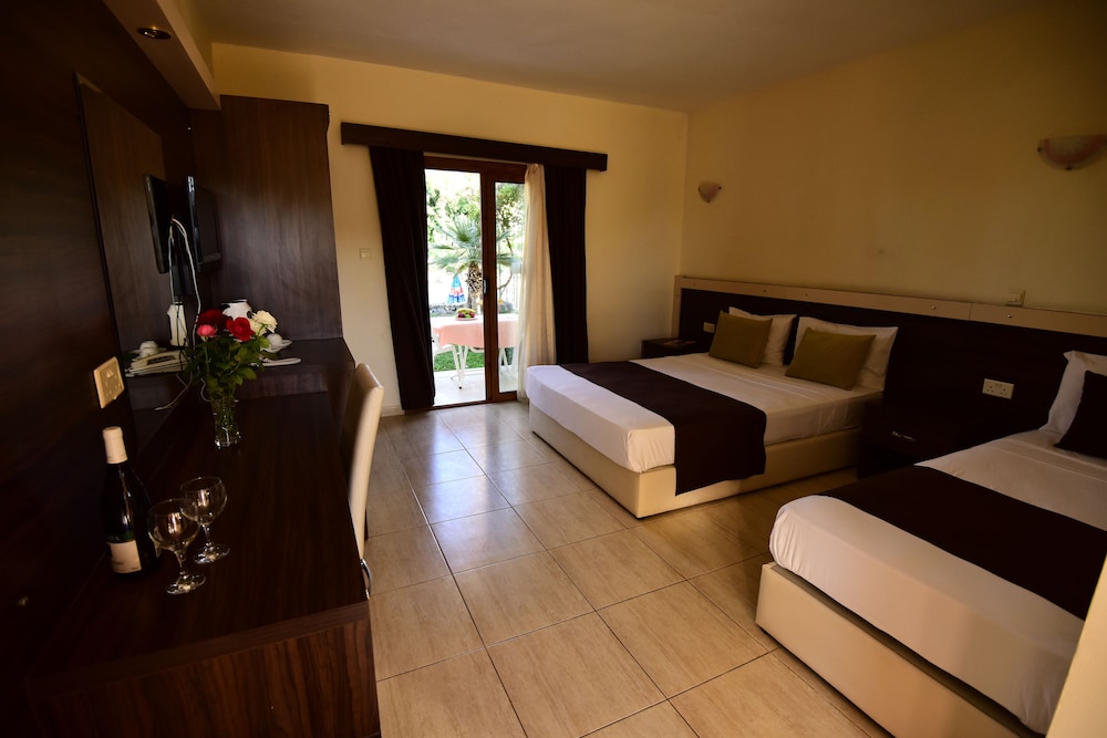 Quadruple Room photo 2