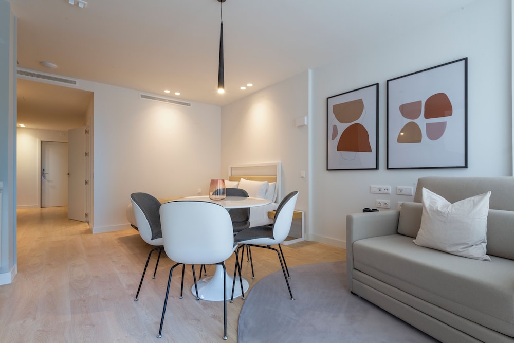 Grand Studio, Mobility Accessible, City View