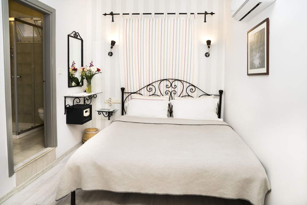 Basic Double or Twin Room, 1 Bedroom, Private Bathroom