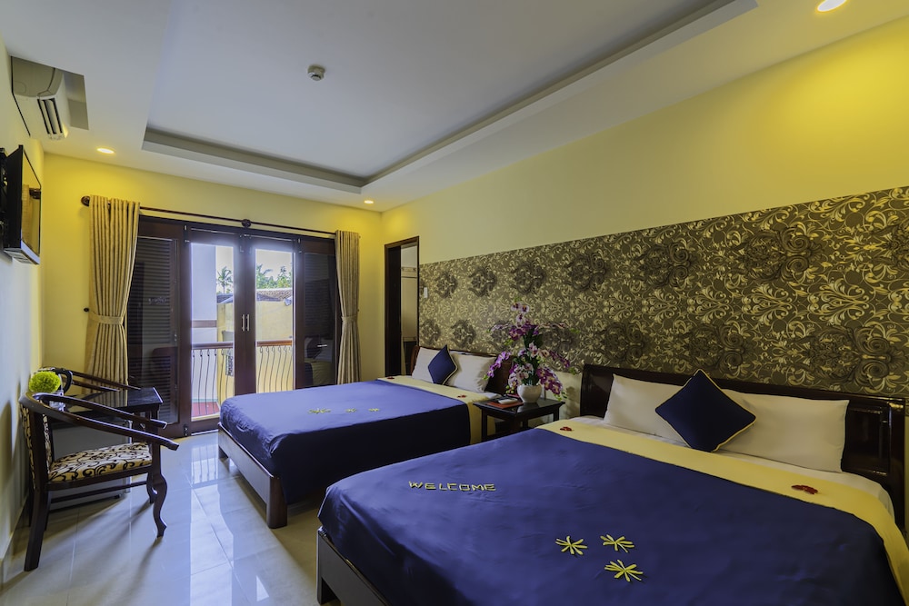 Family Room, 2 Queen Beds, City View photo 1