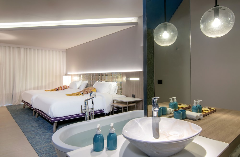 Room, 1 King Bed, Garden View (Sea Breeze) photo 3