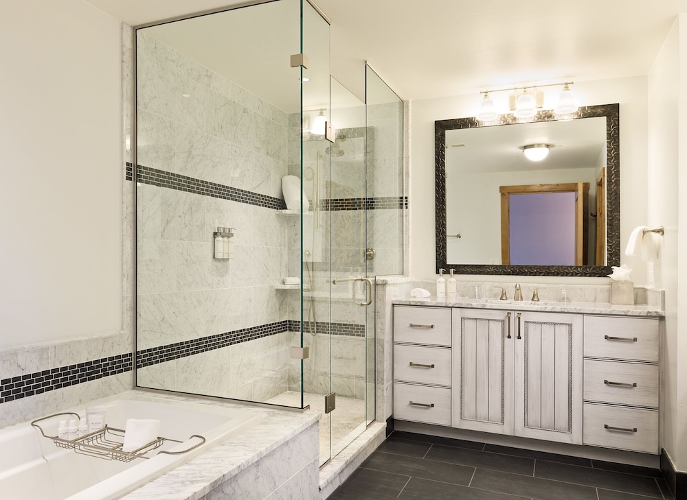 Suite, 1 King Bed