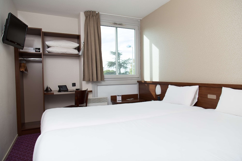 Standard Twin Room - Photo 3