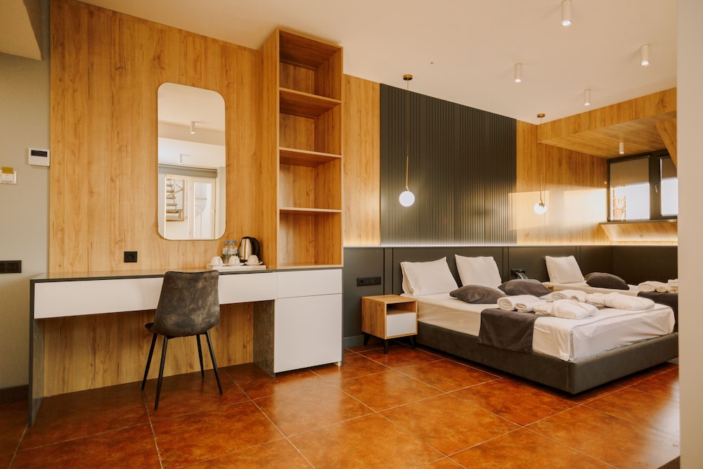 Family Room, 1 Bedroom, Non Smoking - Photo 3