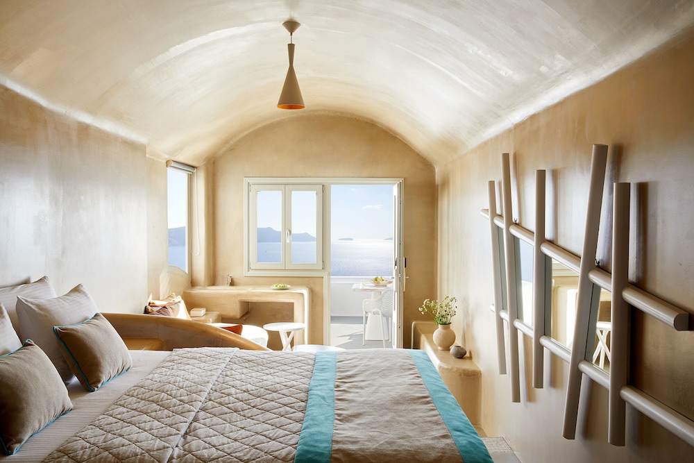 Junior Suite with Outdoor Hot Tub and Caldera view - Photo 9