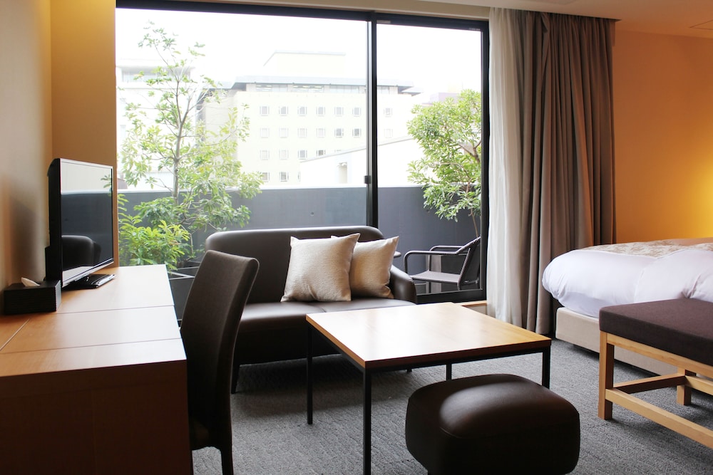 Premium Double Room, 1 Queen Bed, Non Smoking, Balcony(Travelers' Choice Best of the Best 2020) photo 2