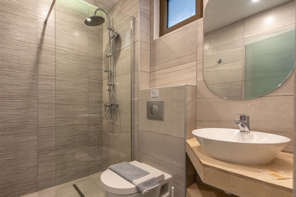 Standard Double or Twin Room - Photo 3