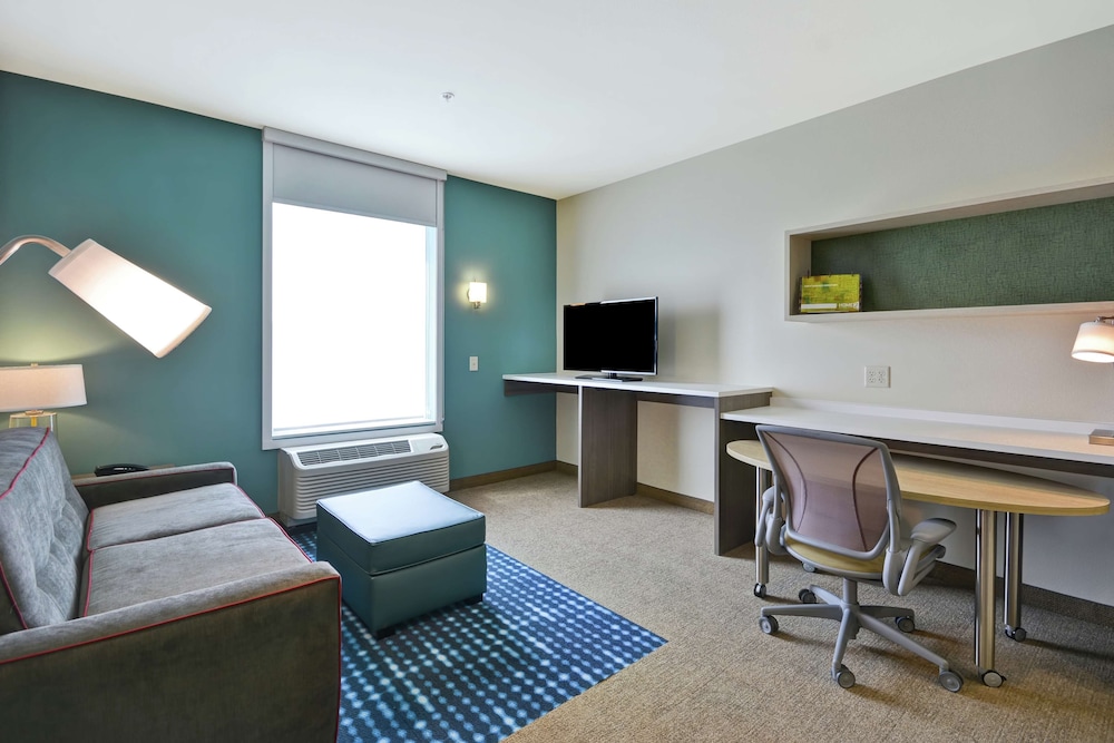 Suite, 1 Queen Bed, Accessible, Bathtub (Mobility & Hearing) photo 1