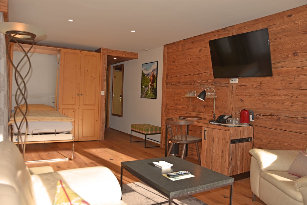 Family Suite, 1 Bedroom (Forest Side) photo 3