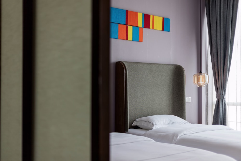 Suite B, City View