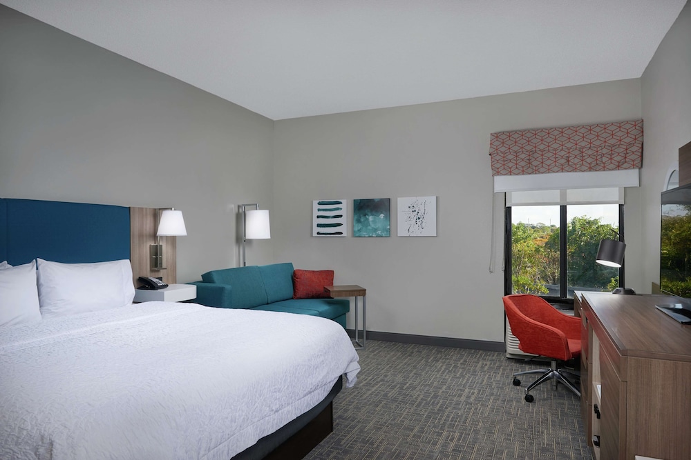 Room, 1 King Bed, Accessible, Refrigerator & Microwave (Hearing) - Photo 2