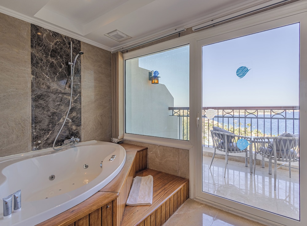 Premium Jacuzzi Room Sea View (Adults Only)