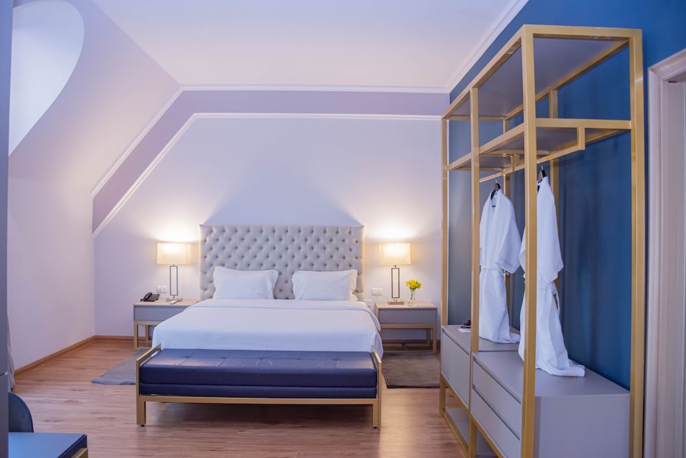 Premium Room, 1 King Bed, City View photo 3