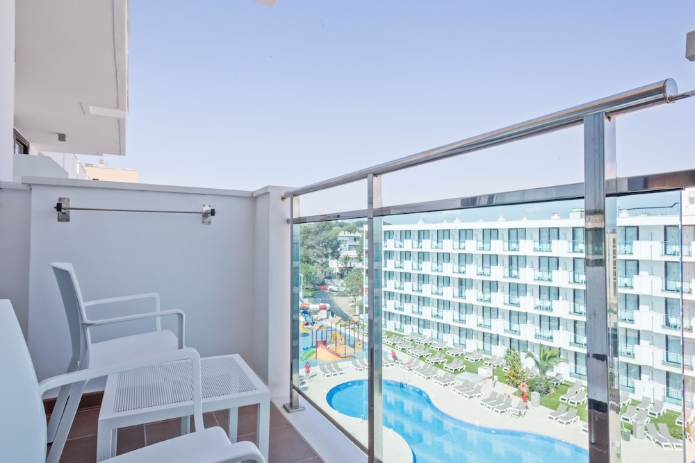 Double Room, Pool View (3 Adults) - Photo 5
